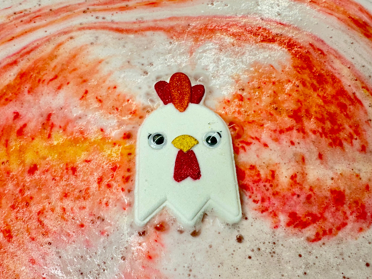 Hidden color burst inside for bath time fun
Bold cherry fragrance that’s sweet & explosive
Hand painted chicken head with hilarious googly eyes
Perfect for gag gifts, kids, farm lovers, or anyone needing a bath time chuckle