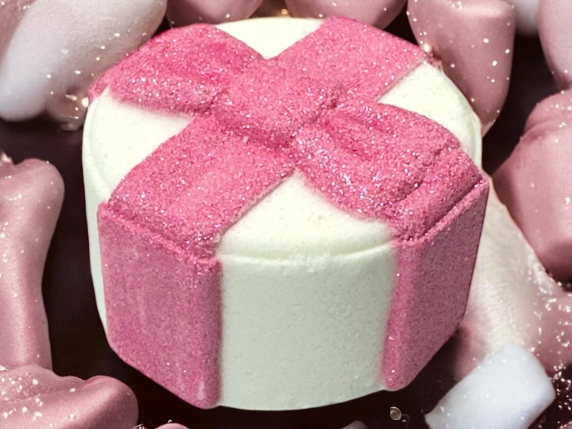 Hidden ring bath bomb