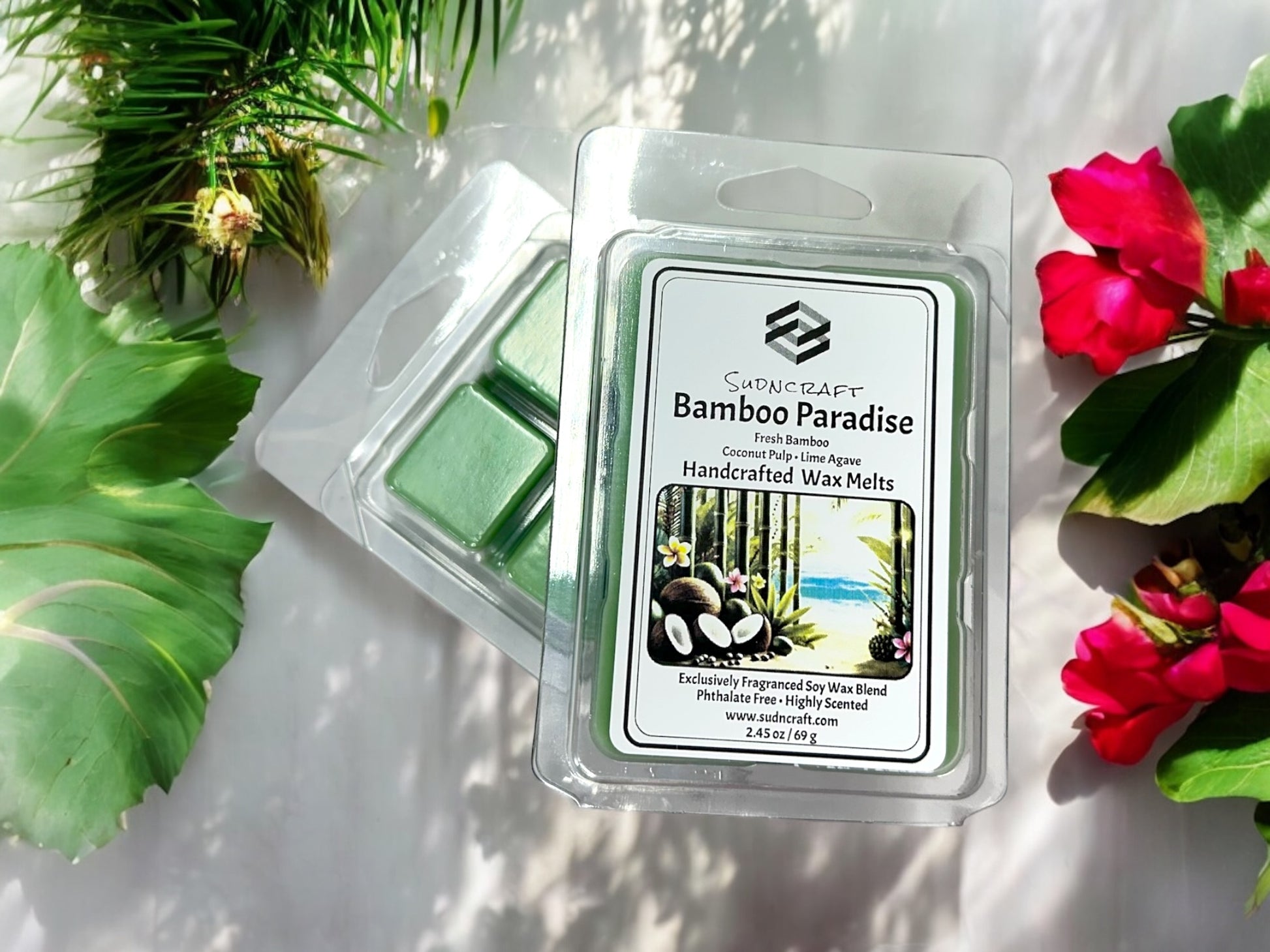 A tropical green haven of fresh bamboo, coconut pulp, and zesty lime agave for a bright, botanical experience