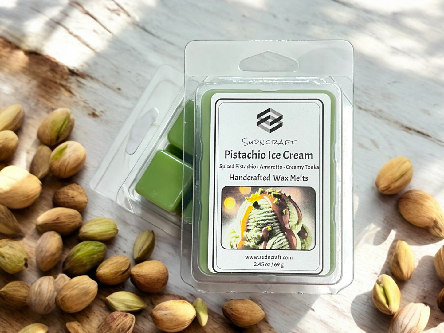 Eco-friendly wax melts with sweet, spicy, and nutty scents.Warm and nutty wax melts with pistachio and amaretto