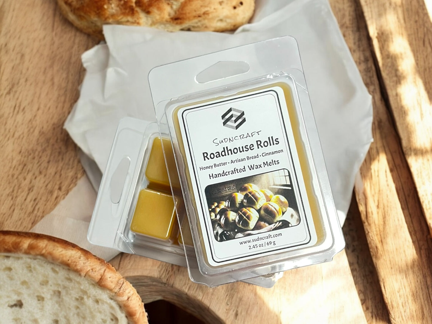 Strong-scented soy wax melts with warm, dessert-like aromas.Best warm and spicy wax melts for a cozy home