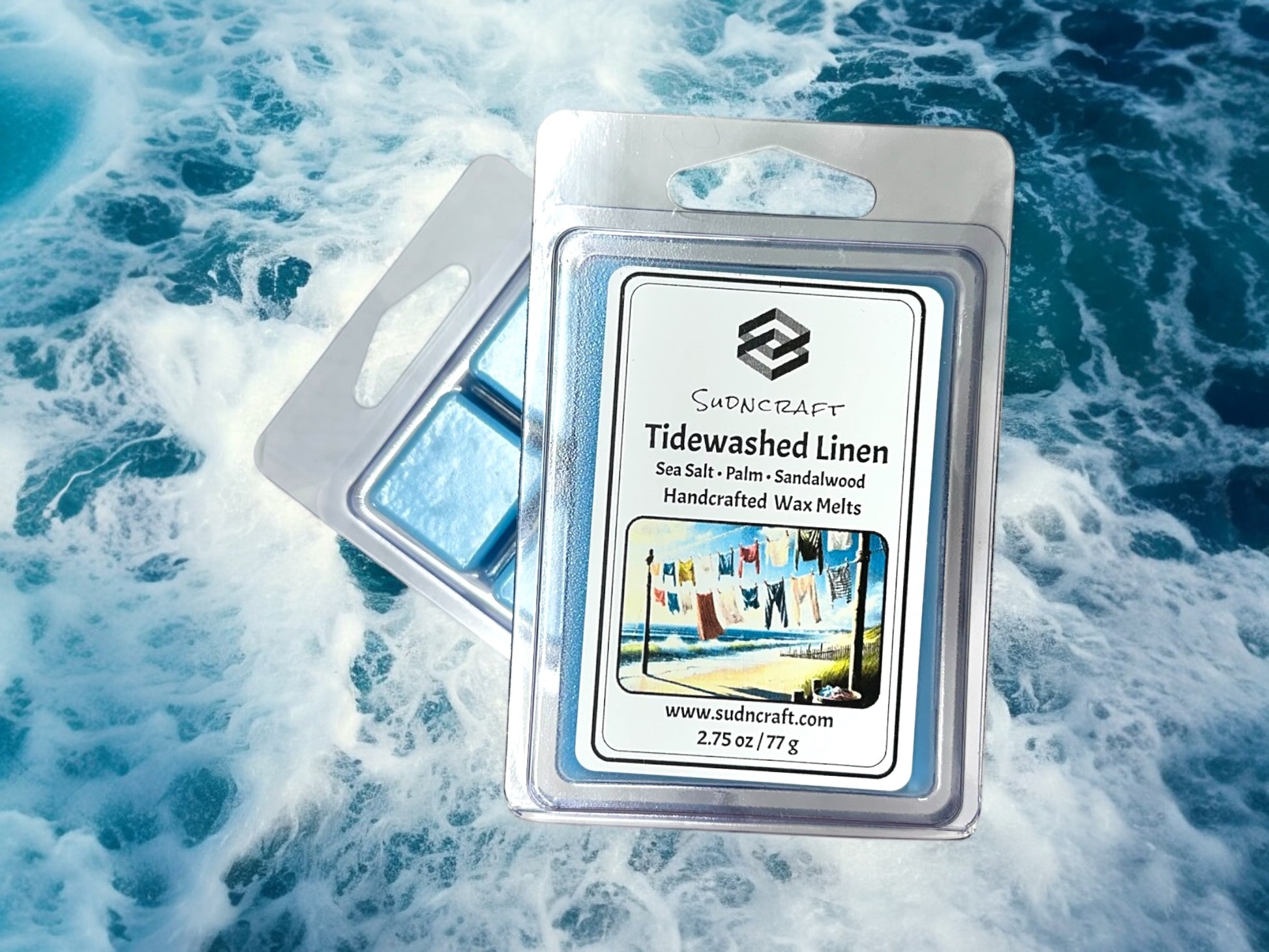 Crisp, airy sea salt, palm trees, and warm sandalwood for that fresh laundry-by-the-ocean feel