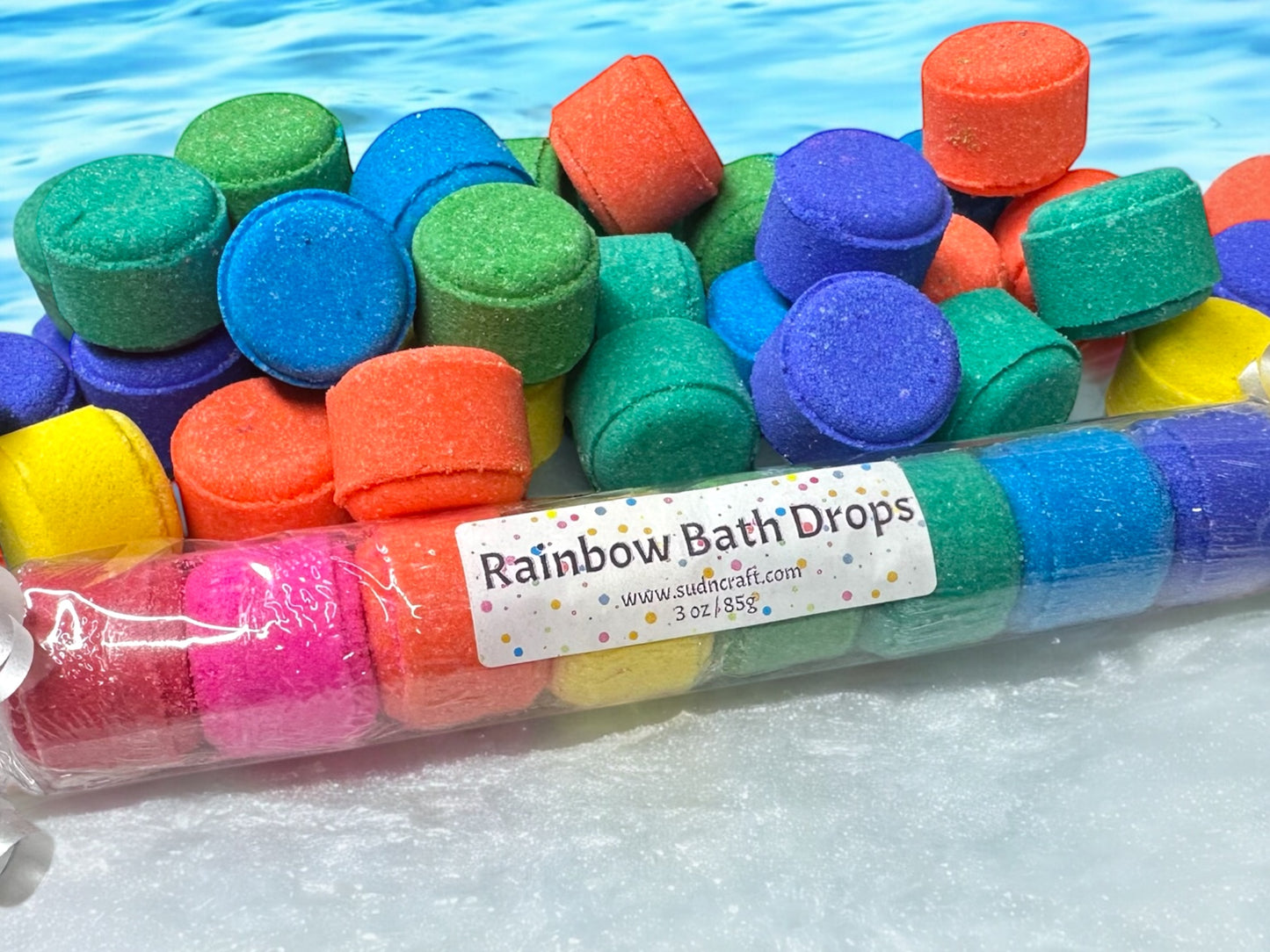 Add a pop of color to your tub with our Rainbow Bath Bomb Drops!
This set includes 8 mini bath bombs in a variety of vibrant colors—each one lightly tints your bath water without staining. Bursting with the juicy scent of fresh-sliced fruit, they’re the perfect way to make bath time feel extra fun and refreshing.

