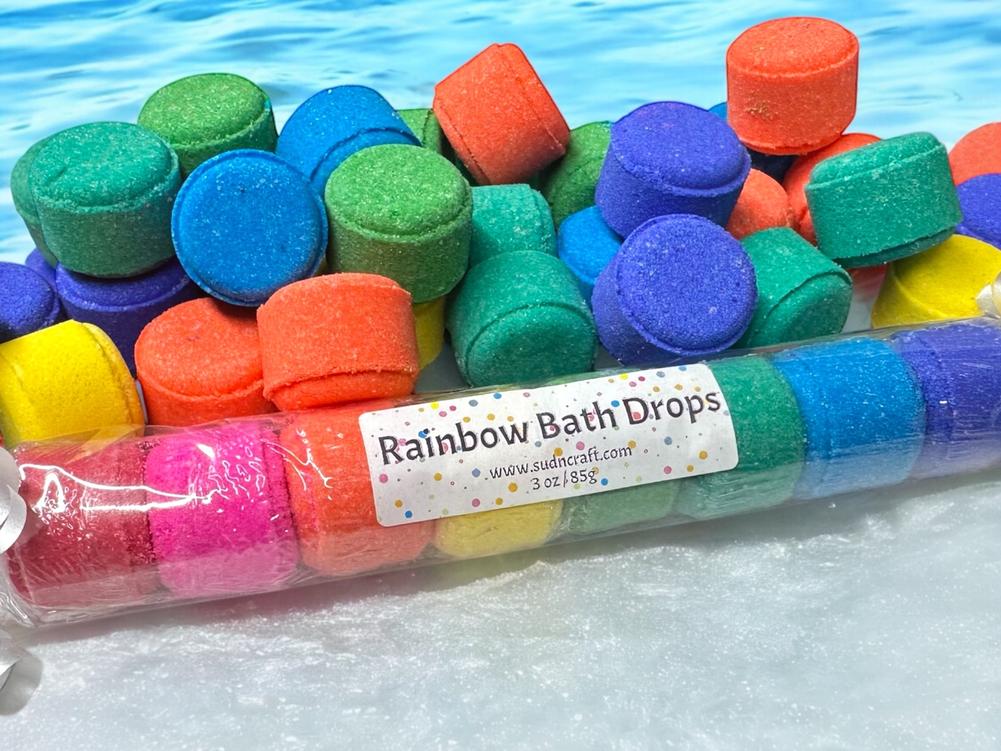 Add a pop of color to your tub with our Rainbow Bath Bomb Drops!
This set includes 8 mini bath bombs in a variety of vibrant colors—each one lightly tints your bath water without staining. Bursting with the juicy scent of fresh-sliced fruit, they’re the perfect way to make bath time feel extra fun and refreshing.
