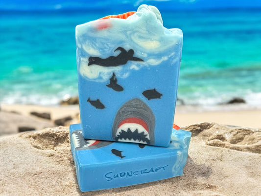 Dive into danger (the fun kind) with our Shark Bait Soap Bar! This handcrafted soap is a fan-favorite for Shark Week and beyond, scented in crisp Fresh Blue Agave — a clean, aquatic aroma with subtle sweet notes that’ll transport you straight to the ocean.